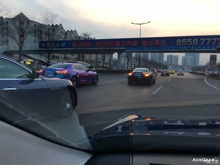 大家都自觉的遵守交通法规