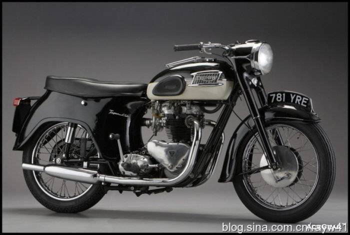 T120R Johnny Allen在Bonneville賽道上所使用的引擎就是Triumph Tiger T110所搭載的649c.c.雙缸引擎，後來也沿用在Bonneville T120車型上，不過經過重新的調校。