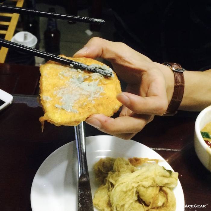 臭豆腐抹窝头片儿的口感太奇特了！